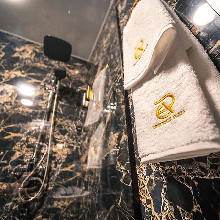 Hotel Residence Plaza Tbilisi Rom bilde