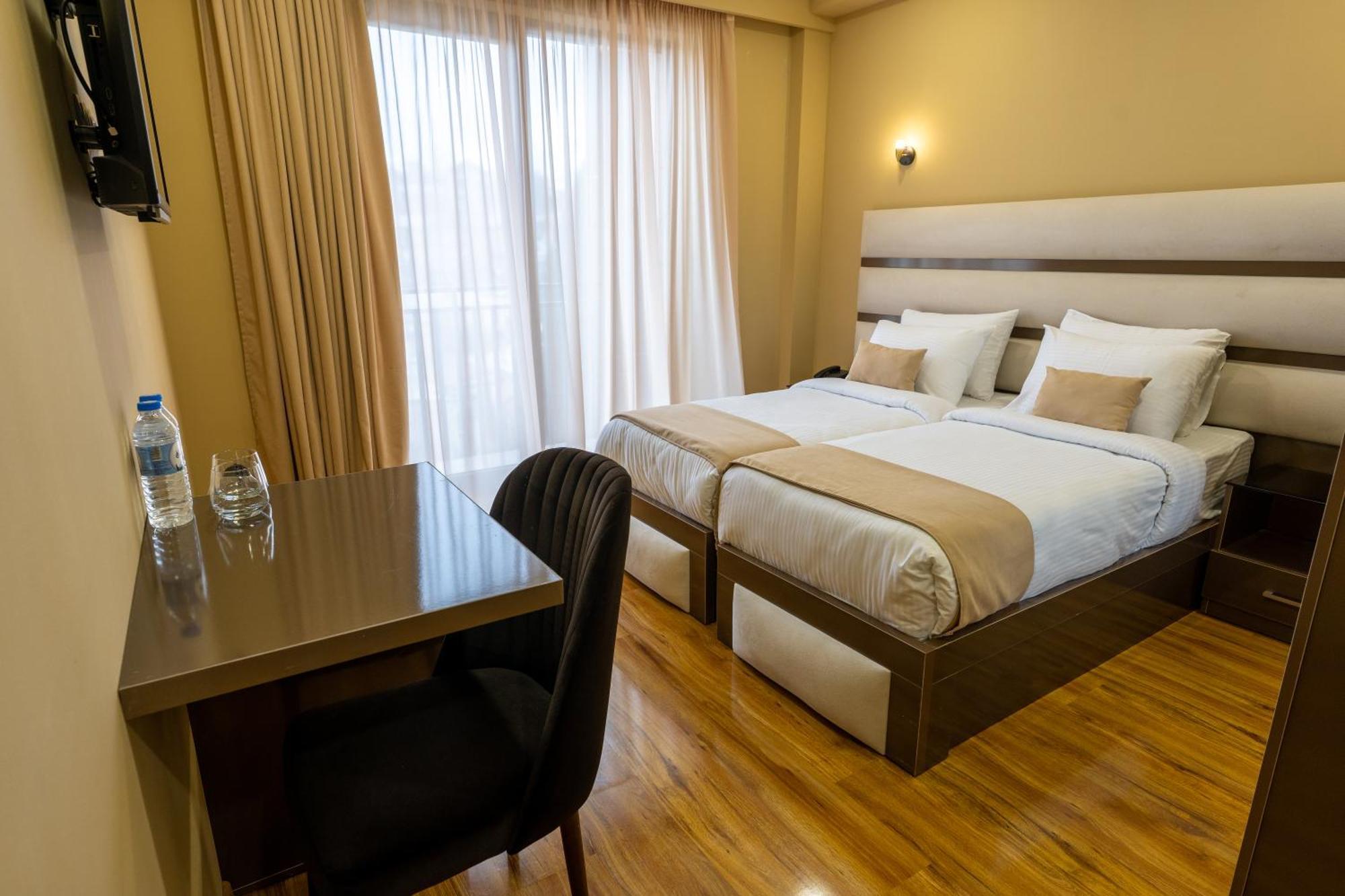 Hotel Residence Plaza Tbilisi Rom bilde